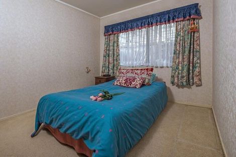 Photo of property in 16 Headcorn Place, Botany Downs, Auckland, 2010