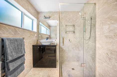 Photo of property in 28 Shah Place, Glen Eden, Auckland, 0602