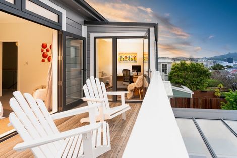 Photo of property in 35 Queen Street, Mount Victoria, Wellington, 6011