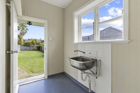 Photo of property in 48 Walmer Road, Point Chevalier, Auckland, 1022