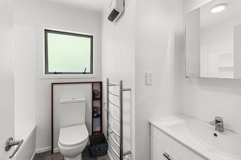 Photo of property in 31 Beaumont Crescent, Frankleigh Park, New Plymouth, 4310