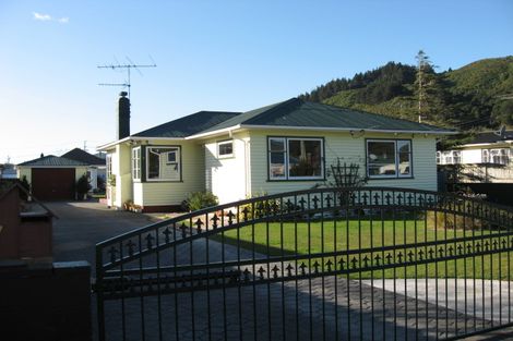 Photo of property in 7 Petrie Street, Wainuiomata, Lower Hutt, 5014