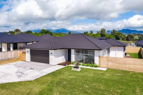 Photo of property in 33 Honeyfield Drive, Whalers Gate, New Plymouth, 4310