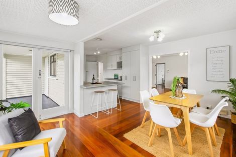 Photo of property in 247 Mangorei Road, Merrilands, New Plymouth, 4312