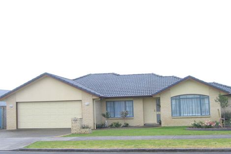 Photo of property in 23 Delmont Close, East Tamaki Heights, Auckland, 2016