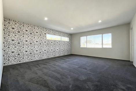 Photo of property in 16 Lakeridge Close, Northcross, Auckland, 0632