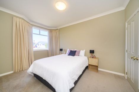 Photo of property in 8 Kowhai Avenue, Takaro, Palmerston North, 4410