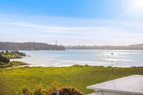 Photo of property in 16 Oakpark Place, West Harbour, Auckland, 0618
