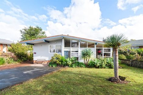 Photo of property in 61 La Rosa Street, Green Bay, Auckland, 0604