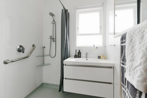 Photo of property in 23 Hereford Street, Te Atatu Peninsula, Auckland, 0610