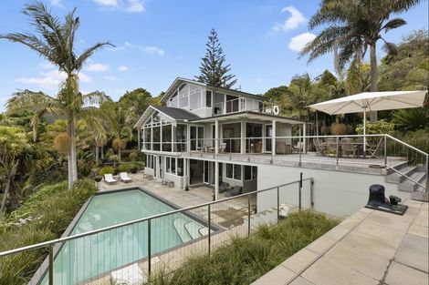 Photo of property in 100 Cornwallis Road, Cornwallis, Auckland, 0604