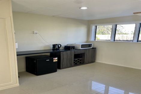 Photo of property in 26 Miller Road, Mangere Bridge, Auckland, 2022