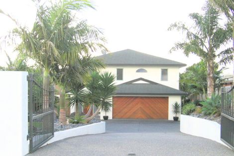 Photo of property in 92 Whangaparaoa Road, Red Beach, 0932