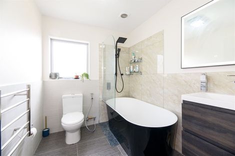 Photo of property in 10a Beeche Place, Birkdale, Auckland, 0626