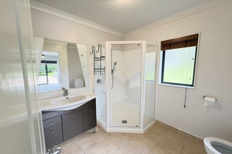 Photo of property in 30 Foster Road, Kumeu, 0891
