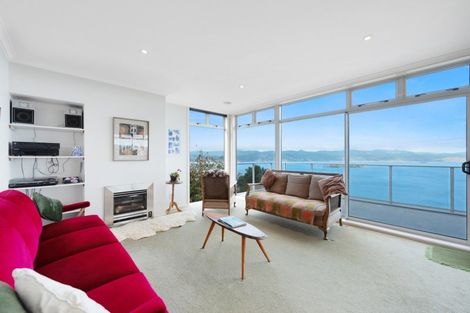 Photo of property in 28 Bennett Grove, Newlands, Wellington, 6037