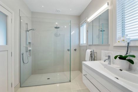 Photo of property in 2/24 Thornycroft Street, Fendalton, Christchurch, 8052