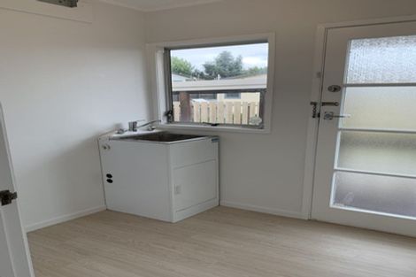 Photo of property in 2/6 Bundena Place, Clendon Park, Auckland, 2103