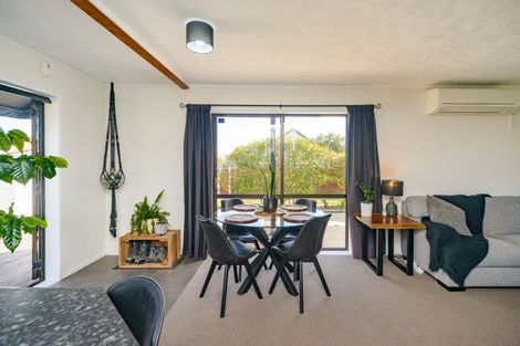 Photo of property in 32 Suzanne Grove, Kelvin Grove, Palmerston North, 4414