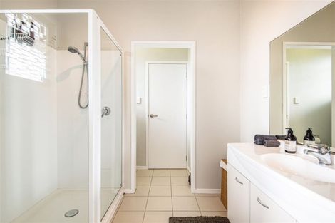 Photo of property in 4/30 Castor Bay Road, Castor Bay, Auckland, 0620