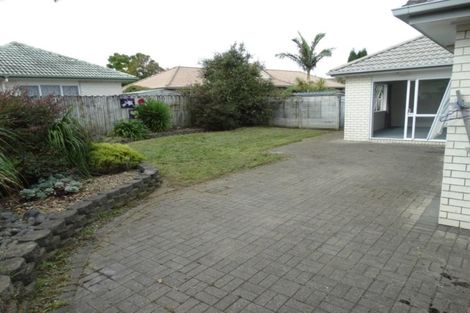 Photo of property in 92 Bob Charles Drive, Golflands, Auckland, 2013