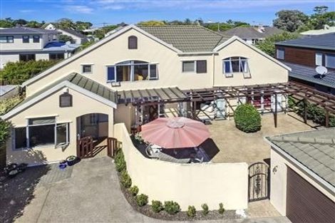Photo of property in 2/24 Shakespeare Road, Milford, Auckland, 0620