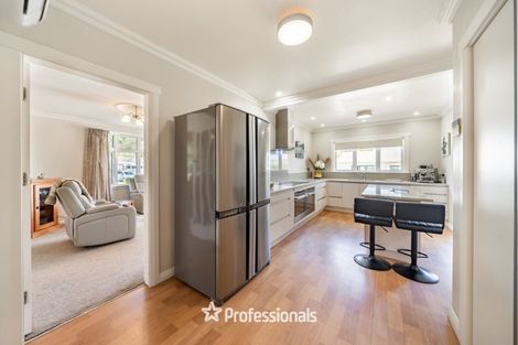 Photo of property in 32 Birdwood Road, Waterloo, Lower Hutt, 5011