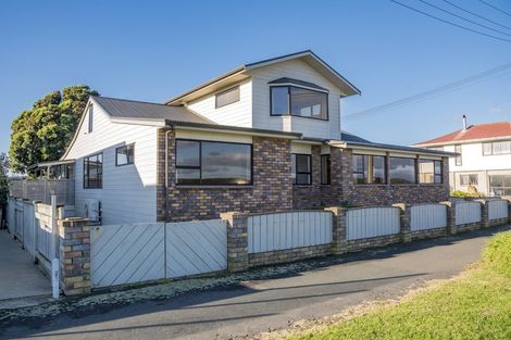 Photo of property in 9 Dawick Street, Foxton Beach, Foxton, 4815