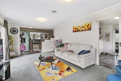 Photo of property in 17 Roick Parade, Glen Eden, Auckland, 0602