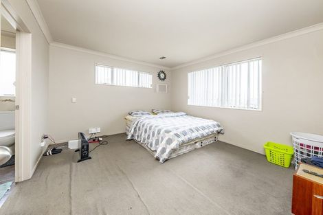 Photo of property in 2 Senator Drive, Manurewa, Auckland, 2105