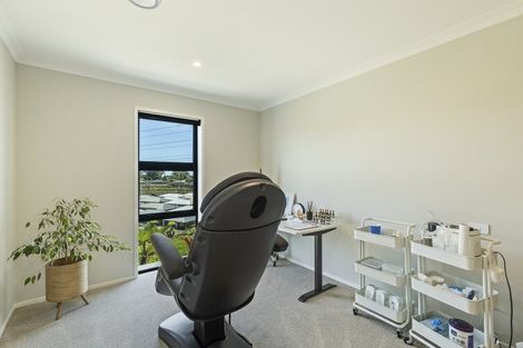 Photo of property in 51 Fernbrook Drive, Hurworth, New Plymouth, 4310