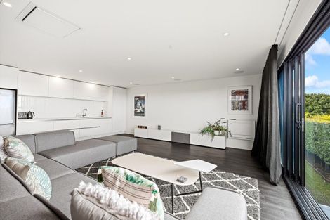 Photo of property in 7 Wrybill Way, Point Wells, 0986