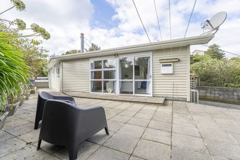 Photo of property in 9 Omega Street, Newlands, Wellington, 6037