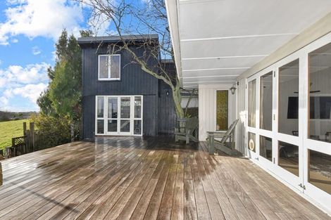 Photo of property in 8 Hobsonville Road, West Harbour, Auckland, 0618