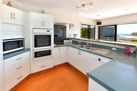 Photo of property in 6 Crown Road, Tindalls Beach, Whangaparaoa, 0930