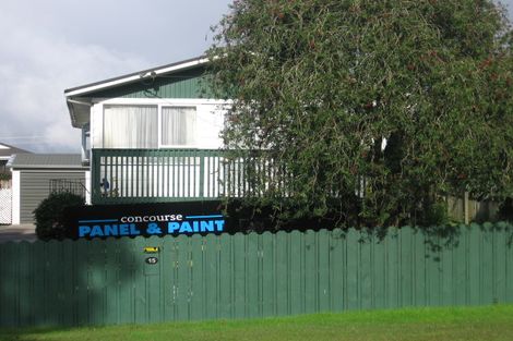 Photo of property in 15 Triangle Road, Massey, Auckland, 0614