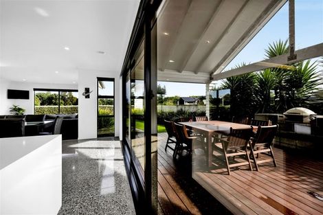 Photo of property in 6 Pebble Beach Court, Waiwhakaiho, New Plymouth, 4312