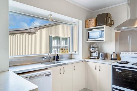 Photo of property in 300 Shakespeare Street, Leamington, Cambridge, 3432