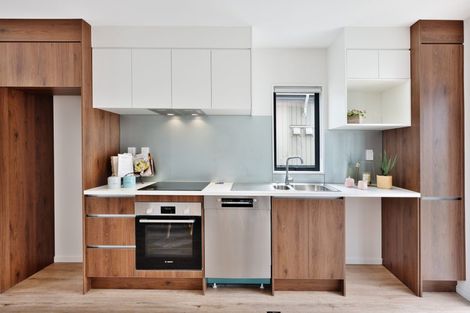 Photo of property in 5/237 Swanson Road, Henderson, Auckland, 0610