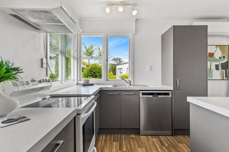 Photo of property in 2/111 Hobsonville Road, West Harbour, Auckland, 0618
