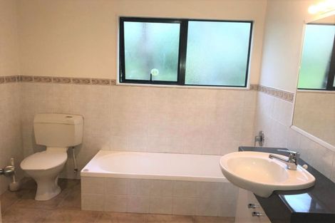 Photo of property in 3/275 East Coast Road, Mairangi Bay, Auckland, 0630