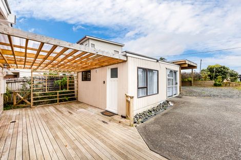 Photo of property in 70 Wade River Road, Stanmore Bay, Whangaparaoa, 0932