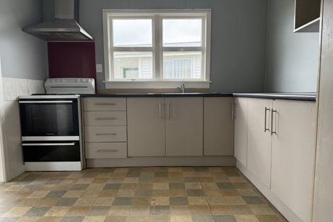 Photo of property in 14 Adventure Street, Marfell, New Plymouth, 4310