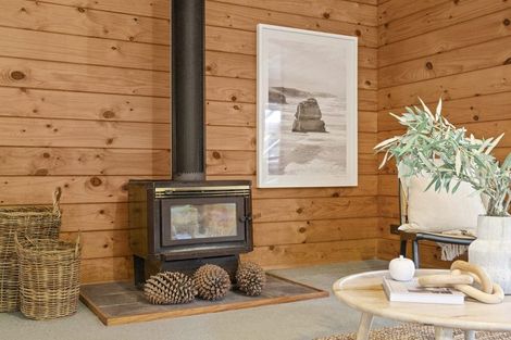 Photo of property in 14 Cochran Road, Oratia, Auckland, 0604