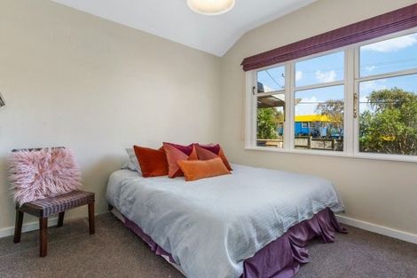 Photo of property in 32 Hinemoa Street, Paraparaumu, 5032