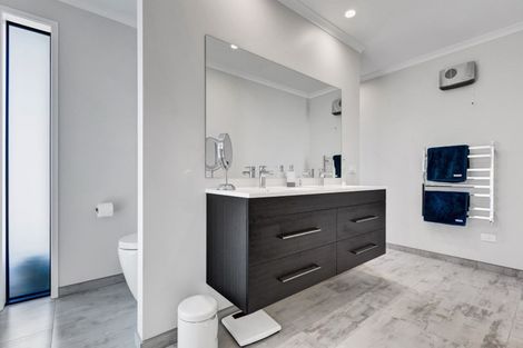 Photo of property in 3 Tupare Place, Highlands Park, New Plymouth, 4312