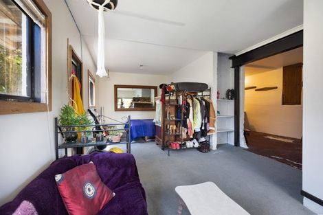 Photo of property in 25 Miles Crescent, Newlands, Wellington, 6037