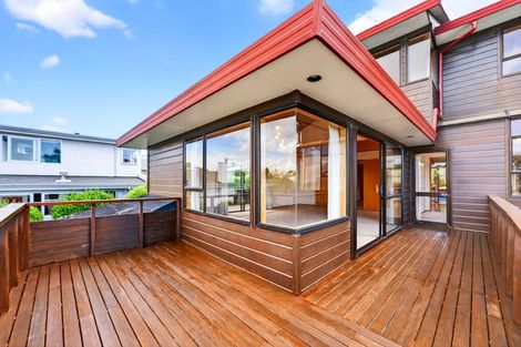 Photo of property in 2/50 Masterton Road, Rothesay Bay, Auckland, 0630