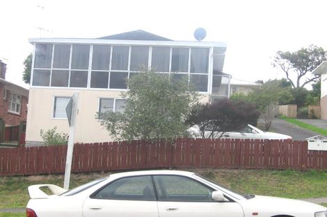 Photo of property in 1/11 Peach Road, Glenfield, Auckland, 0629