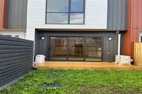 Photo of property in 6/58 Te Atatu Road, Te Atatu South, Auckland, 0610